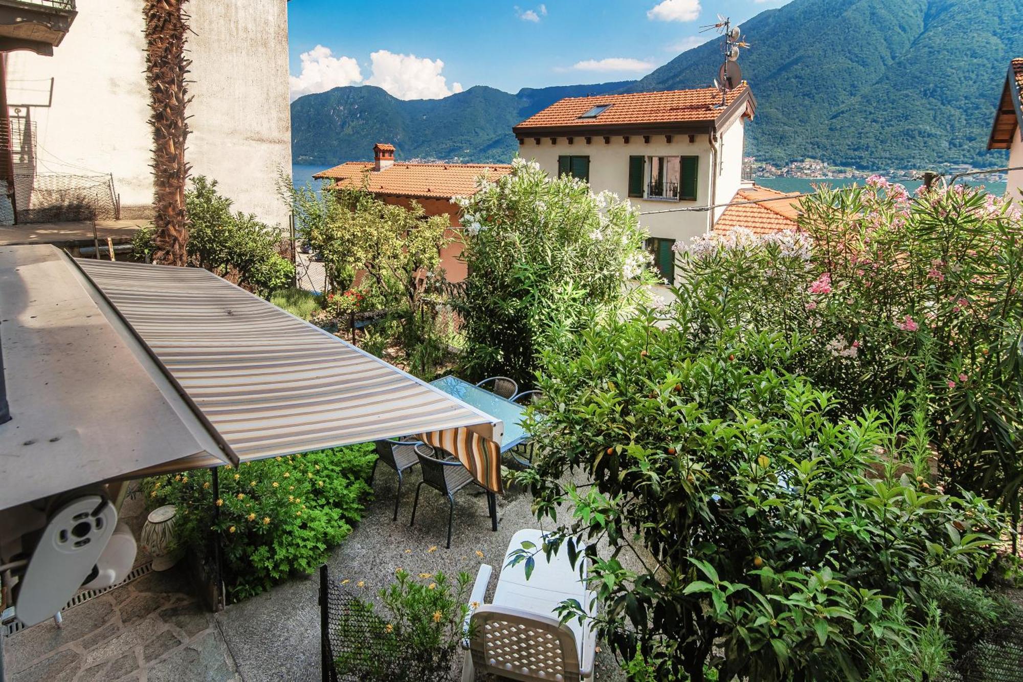 Delizioso Bilocale Vista Lago Colonno Exterior photo